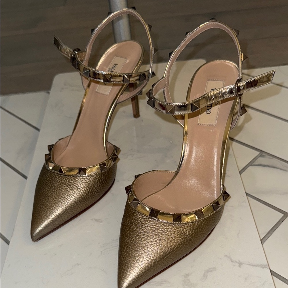 Valentino Gold chain rockstud